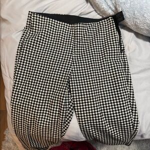 Black and white old navy dress pants size 0